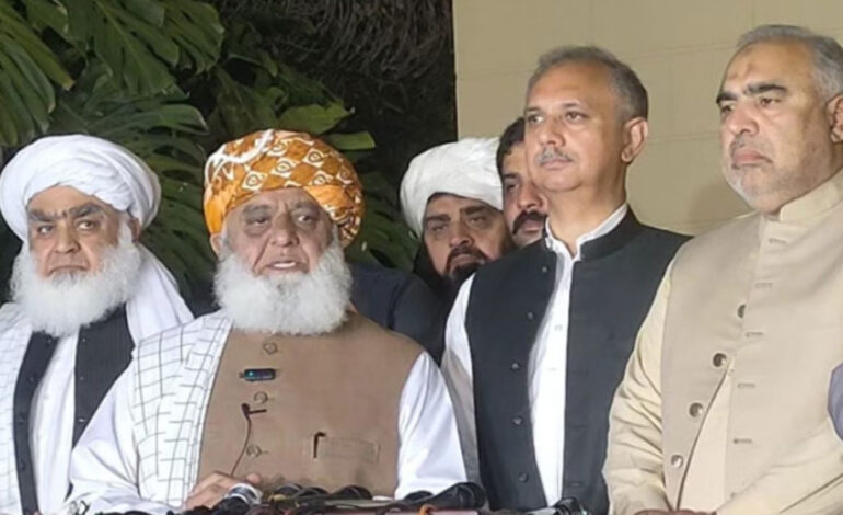  Extension of Army Chief’s Tenure: Reports of Key Meeting Between PTI and JUI-F